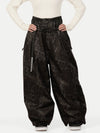 Pantalon de neige ample OG pour femme, style urbain et inspiré des vêtements de travail, avec rivets apparents.