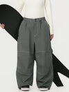Pantalon de ski ample UrbanCraft Workwear pour femme, avec conception offrant une meilleure mobilité des genoux