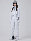 Combinaison de ski intégrale Arctic Chic pour femme, style montagnard glamour.
