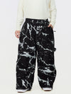 Pantalon de ski ample UrbanCraft Workwear pour homme, avec conception offrant une mobilité accrue des genoux.