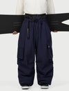 Pantalon de neige cargo ample et fonctionnel pour homme, avec ceinture utilitaire et poches multiples.