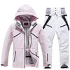 Ensemble veste et pantalon de ski isolés pour homme, idéal pour la montagne.
