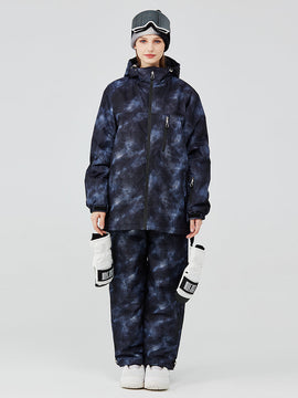 Ensemble veste et pantalon de neige pour femme, idéal pour les aventures hivernales en plein air.