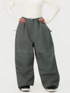 Pantalon de ski ample UrbanCraft Workwear pour femme, avec conception offrant une meilleure mobilité des genoux