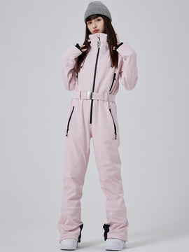 Combinaison de ski intégrale Arctic Chic pour femme, style montagnard glamour.