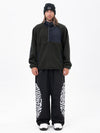 Pull en polaire sherpa synthétique pour homme et pantalon de ski cargo réfléchissant.