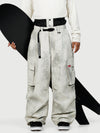 Pantalon de neige cargo ample et fonctionnel pour homme, avec ceinture utilitaire et poches multiples.