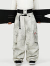 Pantalon de neige cargo ample et fonctionnel pour homme, avec ceinture utilitaire et poches multiples.