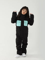 Combinaison de ski une pièce pour enfant, motif guerrier de l'hiver, pose aérienne