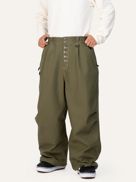 Pantalon de travail en denim brut à rivets pour homme, coupe oversize, avec double poche arrière.