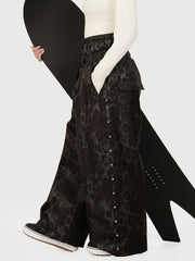 Pantalon de neige ample OG pour femme, style urbain et inspiré des vêtements de travail, avec rivets apparents.