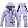 Ensemble veste et pantalon de ski isolés pour homme, idéal pour la montagne.
