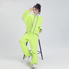 Combinaison de ski une pièce pour femme, idéale pour l'hiver.